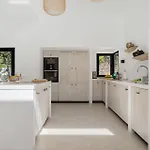 Vivi Homes - Olivia - Sea View - Private Pool - Garden - Bbq Vila