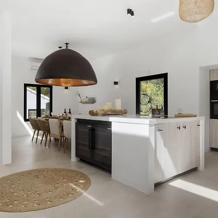 Vivi Homes - Olivia - Sea View - Private Pool - Garden - Bbq Villa *