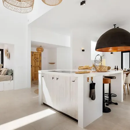 Vivi Homes - Olivia - Sea View - Private Pool - Garden - Bbq