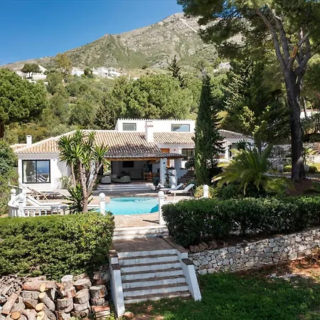 Vivi Homes - Olivia - Sea View - Private Pool - Garden - Bbq
